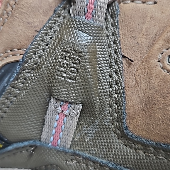 Keen Hiking Boots with Tan and Pink color - Size 6.5 US - Picture 5 of 10